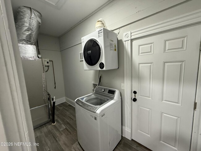 Building Photo - 1918 Redell St