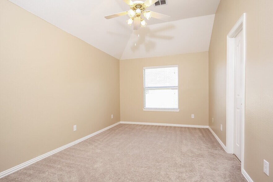 Building Photo - 4420 Vanderpool Dr