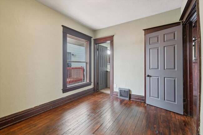 Building Photo - 1809 Maplewood Ave
