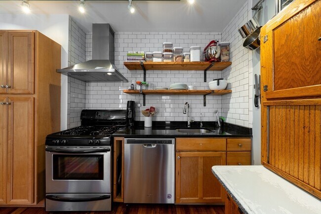 Primary Photo - 77 Columbus Ave