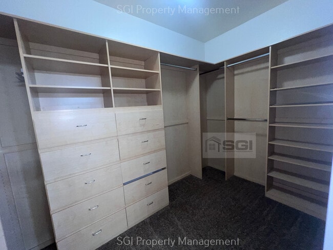 Building Photo - 5415 W Pecan Rd