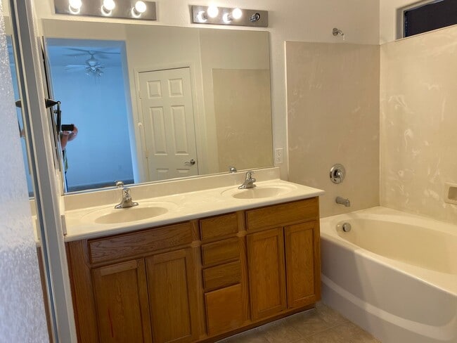 Building Photo - Mountain's Edge 3 Bed 3.5 Bath home in the Southwest. 1 Bed downstairs!