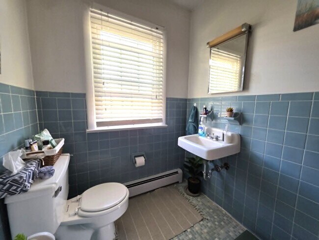 Building Photo - 104 Lee Dr