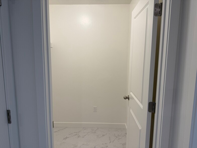 Building Photo - 1485 N 305 E