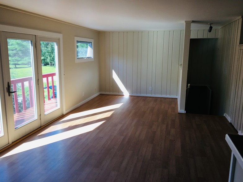 Building Photo - 257 Meadow Ln