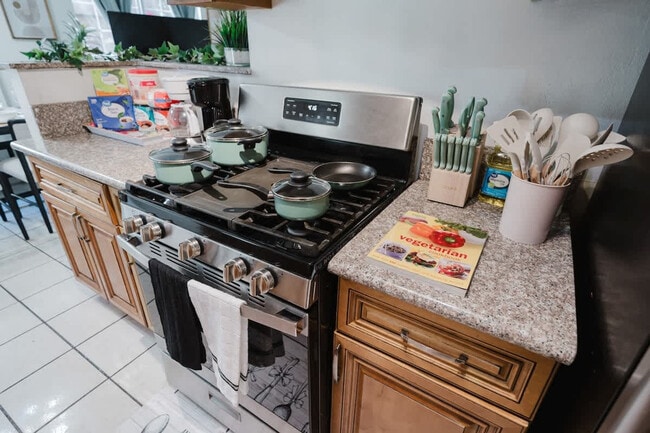 Building Photo - 2304 E 14th St