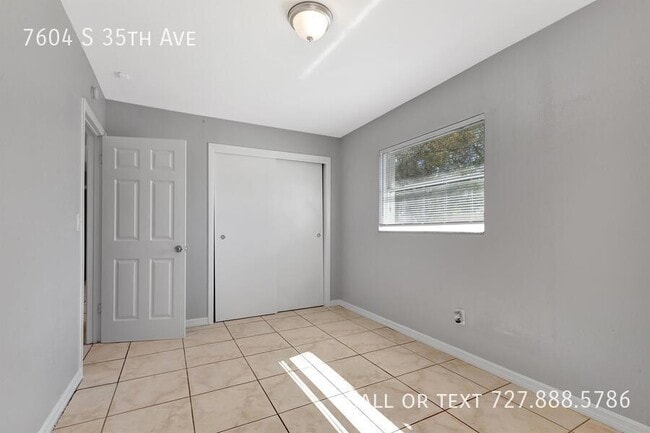 Building Photo - 7604 S 35th Ave