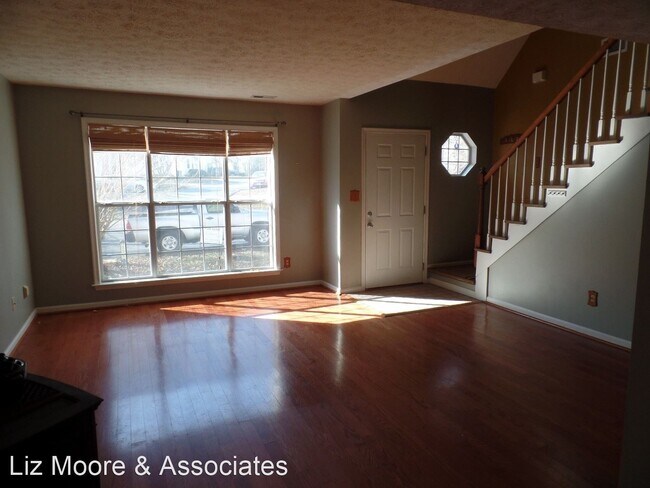 Building Photo - 3 br, 1.5 bath House - 934 Pheasant Run