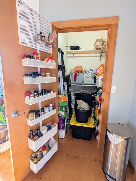 Building Photo - 523 Jackson St