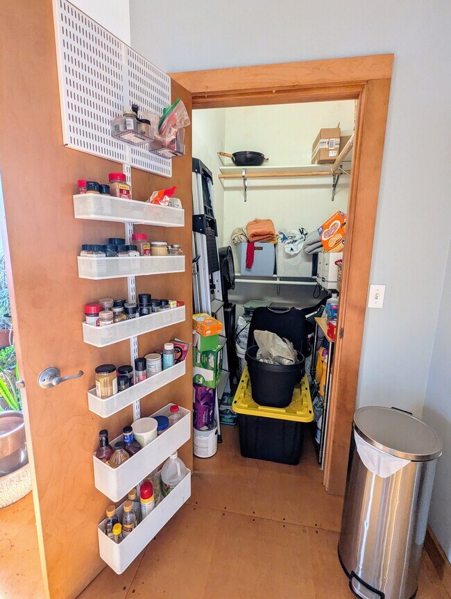 Building Photo - 523 Jackson St