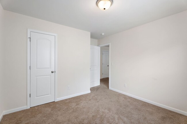 Building Photo - 317 Sportsman Dr