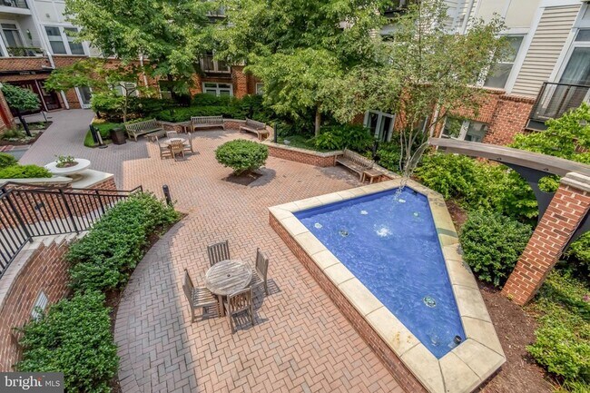 Building Photo - 1391 Pennsylvania Ave. SE