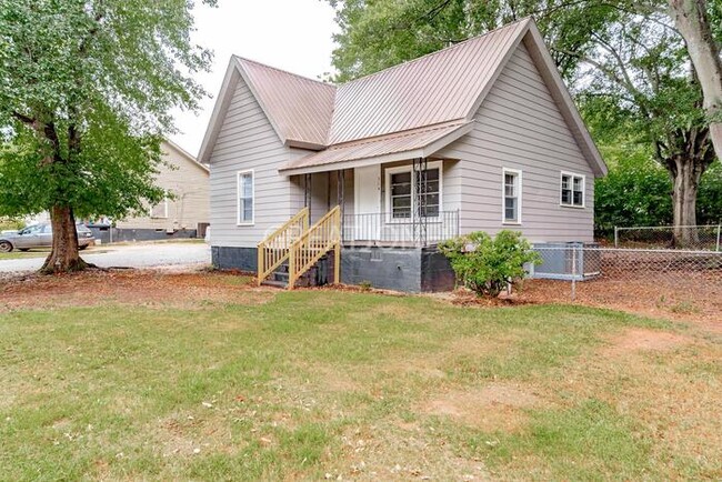 Building Photo - Charming 2 bedroom home in Anderson!