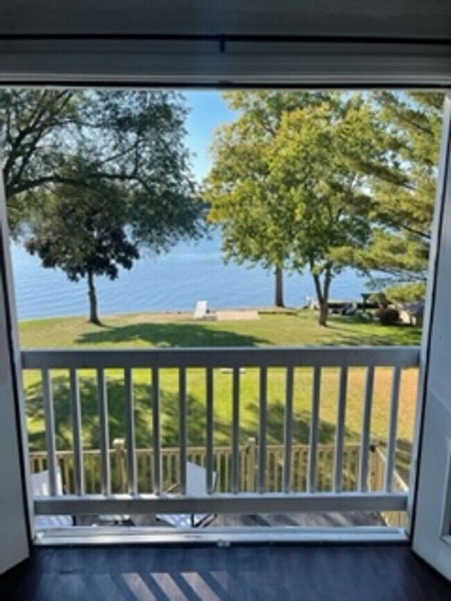 Building Photo - Lake Oakland Lakefront Home - 3 Bedroom 2 ...