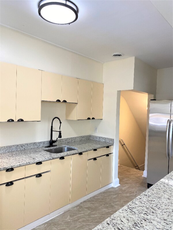 Building Photo - 95 Kentway