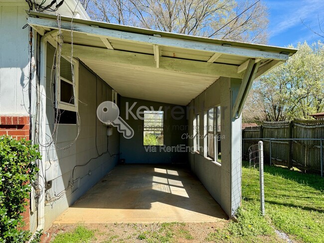 Building Photo - 221 Robert E Lee St