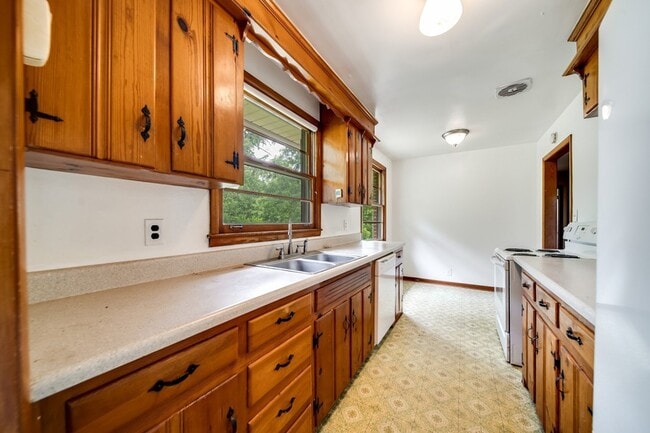 Building Photo - 411 Westchester Dr