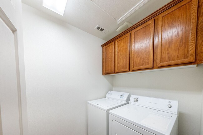 Building Photo - 8333 Oasis Bloom St