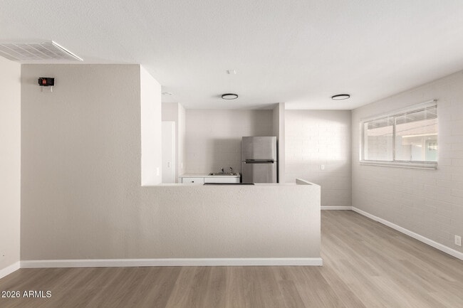 Building Photo - 405 S Priest Dr