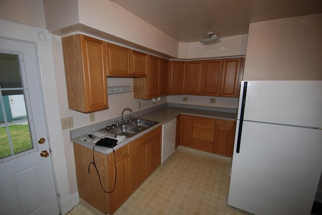 Building Photo - 87 W Maynard Ave
