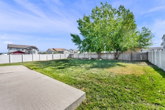Building Photo - 2575 Athena Dr