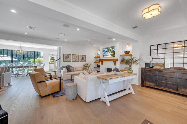 Building Photo - 450 N Swinton Ave