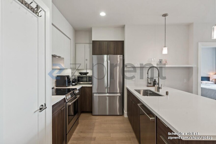 Building Photo - 901 Jefferson St