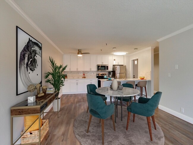 Building Photo - 378 Van Buren Ave