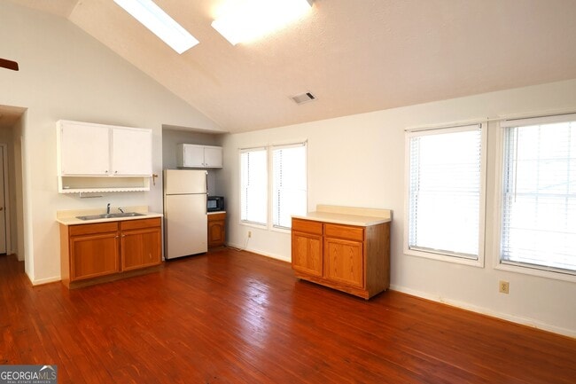 Building Photo - 217 Mountain View St