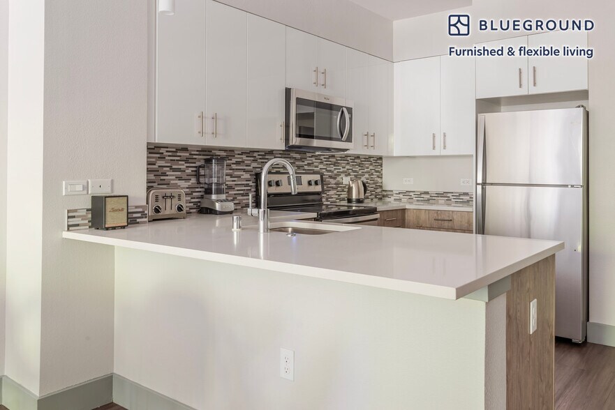 Building Photo - 1800 Lacassie Ave