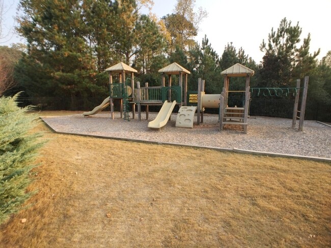 Building Photo - Modern 3BR Townhome - Swim/Tennis and More!