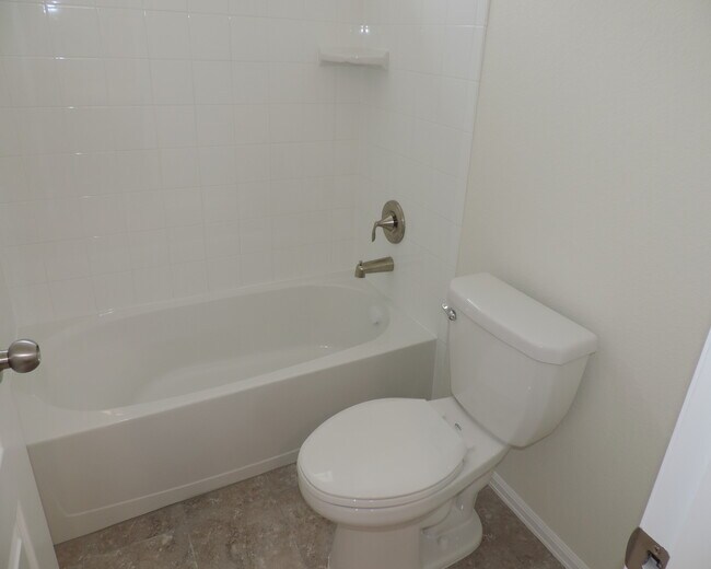 Building Photo - Sierra Ridge 4 Bedroom Home (Available Imm...