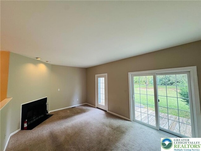 Building Photo - 102 Quaker Dr