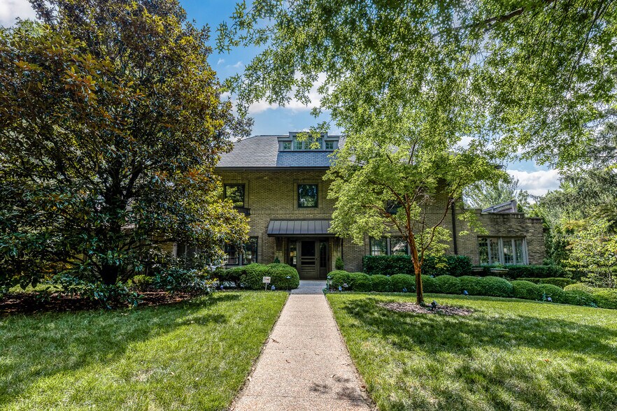 Beautiful example of Arts & Crafts influenced by Italian Liberty style. - 4061 Beechwood Ave