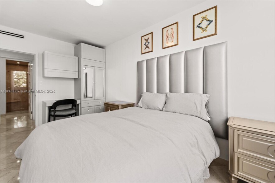 Building Photo - 5640 Collins Ave
