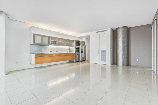 Building Photo - Veer Towers 602W-Strip and CityCenter Views form this Stunning 2Bd/2Ba Residence