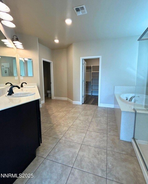 Building Photo - 204 Bristol Wells Ct