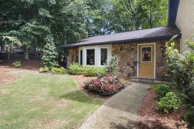 Building Photo - 4989 Kingswood Dr