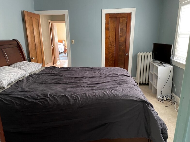 Building Photo - 3937 N Farwell Ave