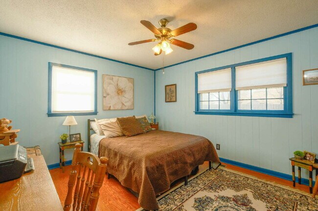 Building Photo - 104 Cheyenne St