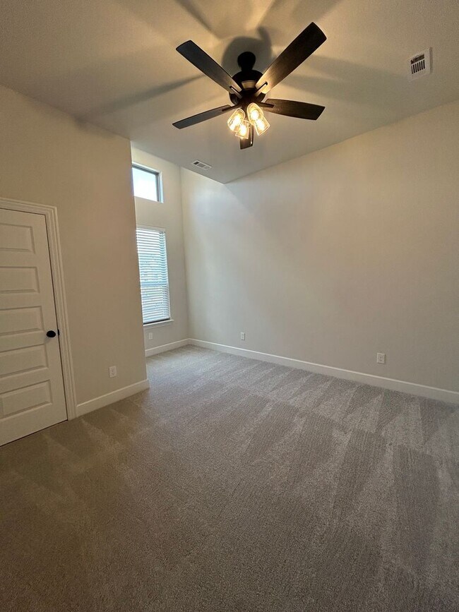 Building Photo - Beautiful Modern Home in Pea Ridge!