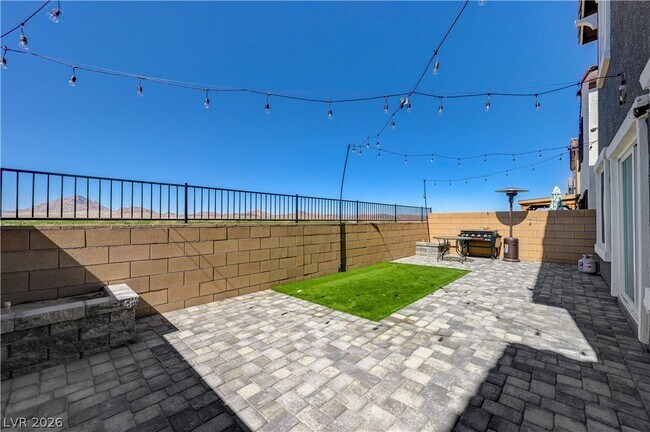 Building Photo - 386 Larksong Ave