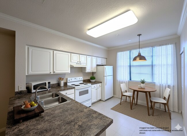 Building Photo - 1x1 Bright and spacious, convenient 1st floor unit