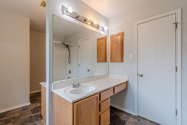 Building Photo - 164 Springtree Hollow
