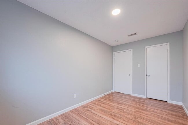 Building Photo - 6452 Kentwick Dr