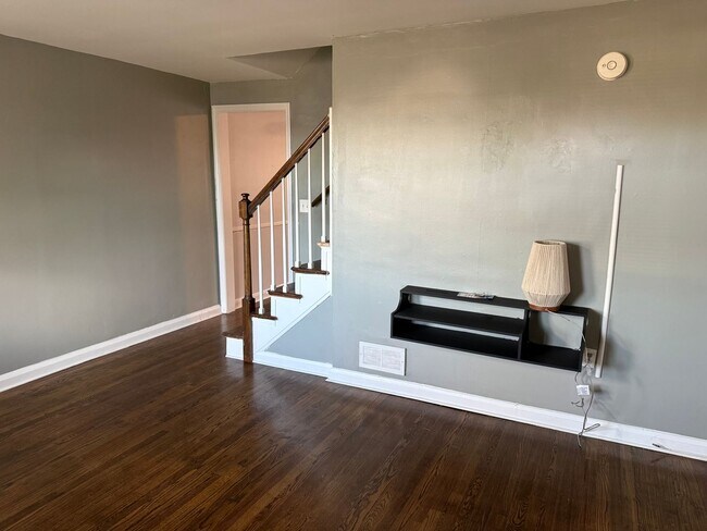 Building Photo - Perfect house to call home