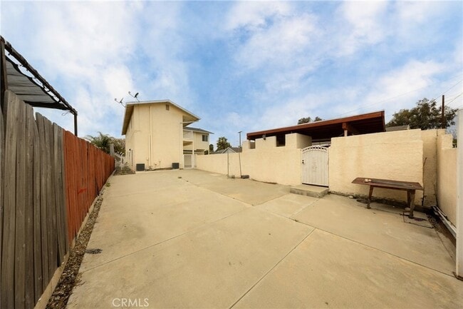 Building Photo - 642 N 6th Ave