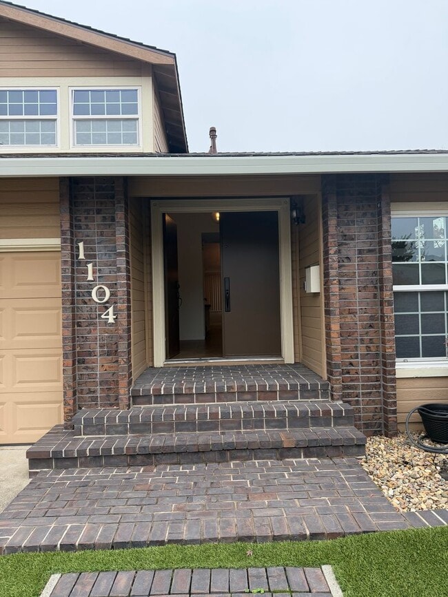 Building Photo - 4 Bedroom | 3 Bathroom | Home in Roseville