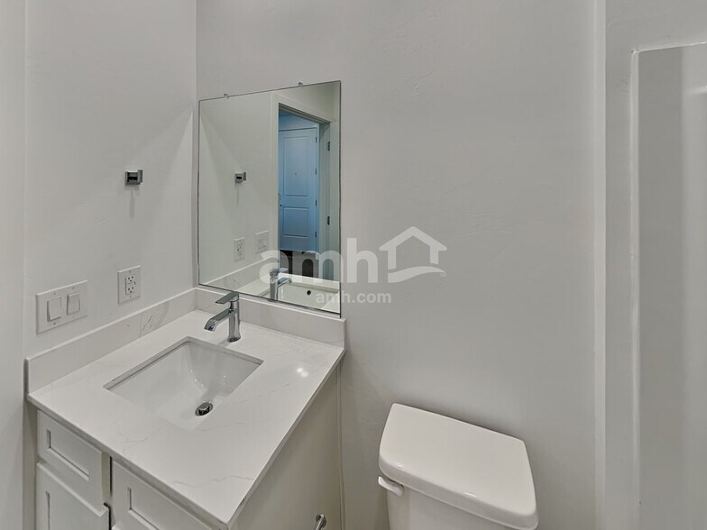 Building Photo - 9567 E Harkes Dr