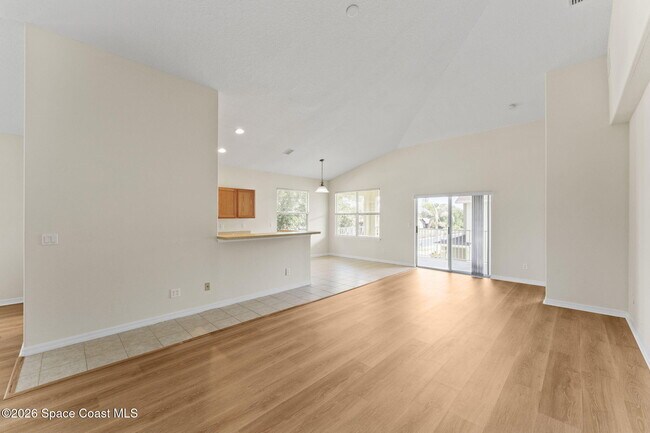 Building Photo - 907 Ocaso Ln